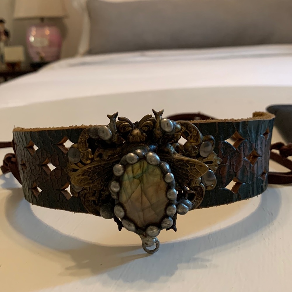 Gorgeous choker ❤️😍🤩! Never worn.